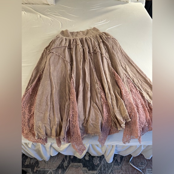 Blush Lace Skirt - Picture 4 of 4